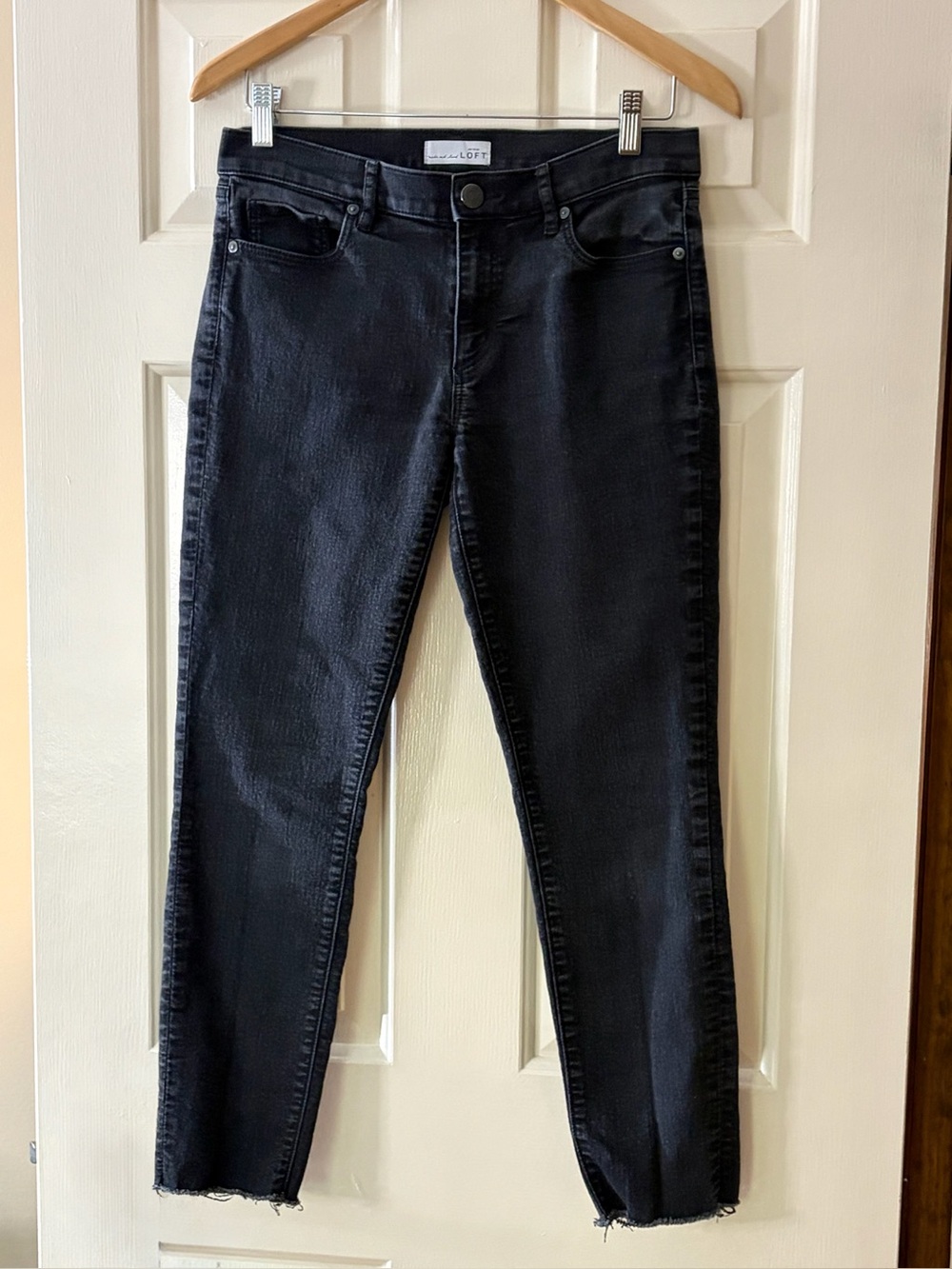 LOFT Modern Skinny Coated Black Jeans Size 6 (28) Like New